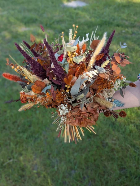 Sophisticated country-style bridal bouquet with terracotta hydrangeas, orange dried flowers and eucalyptus.
