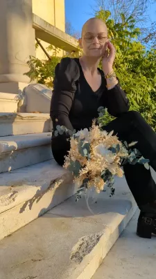 Magnifique bouquet de mariée bohème chic avec hydrangeas séchés, eucalyptus et herbes de pampa pour le mariage de Julie & N.