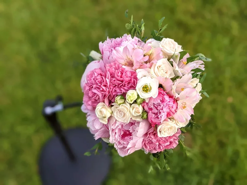 Classic bridal bouquet featuring pink peonies and white roses for a wedding at Château Grattequina in Blanquefort.
