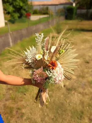 Bouquet de mariée bohème avec pampa, dahlia, eustoma et palmier séché pour mariage Angi à Arsac