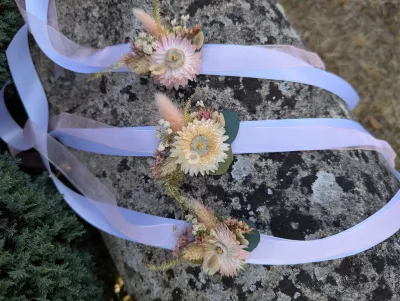 Three bohemian floral bracelets with dried flowers and pampas, tied with pastel ribbons.