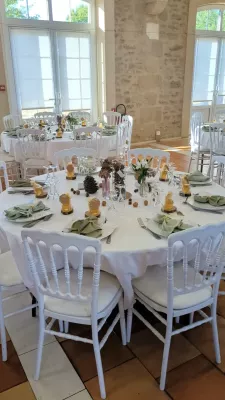 Sophisticated rustic table centrepiece with burgundy roses, pink carnations, and green foliage