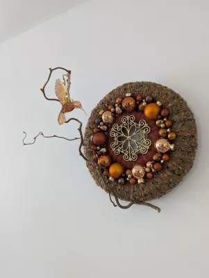 Bohemian Wedding Wall Wreath with intertwined dried branches, gold and brown embellishments, for an autumnal touch.