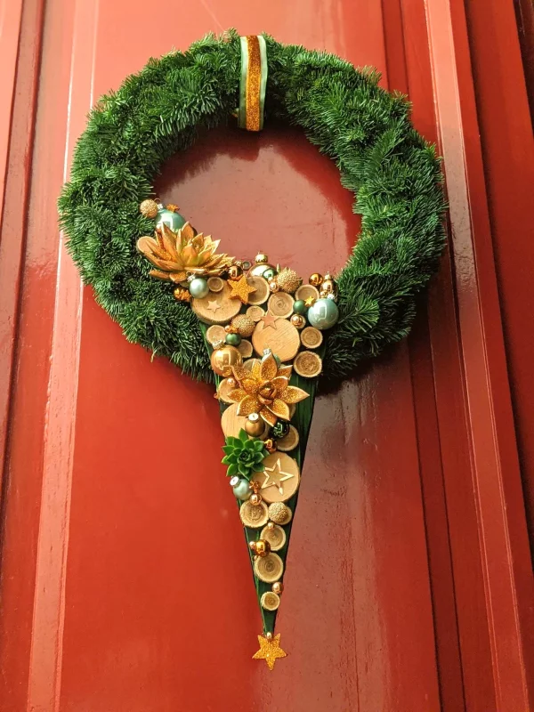 A rustic golden floral crown for a wedding, adorned with fir, succulents, and wood slices for a winter ambience.