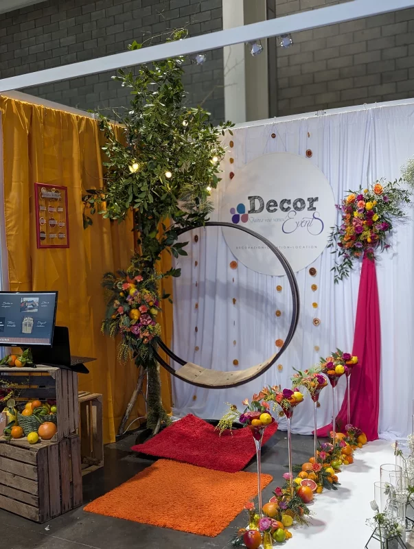 Bohemian floral staging with a tree, lemons and oranges, for a wedding fair at Hangar 14 Bordeaux.